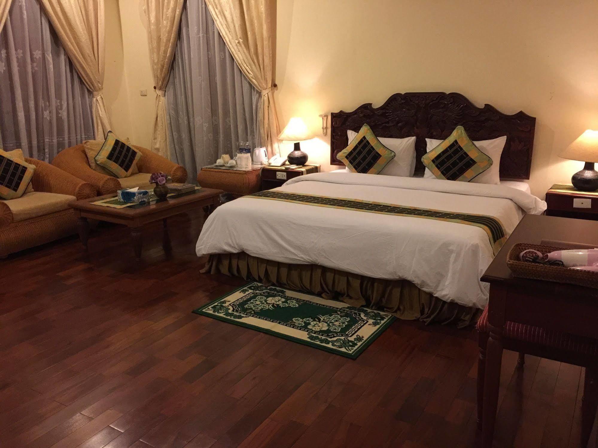 Champasak Palace Hotel Pakxé Zewnętrze zdjęcie