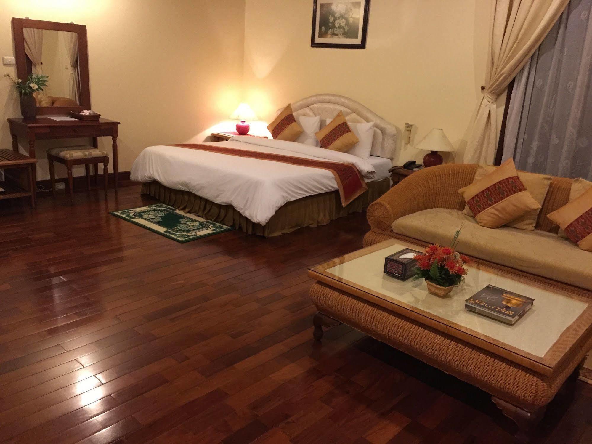 Champasak Palace Hotel Pakxé Zewnętrze zdjęcie